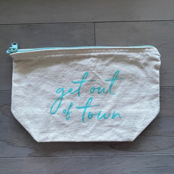 NWT Get Out of Town Bundle: Travel Pouch, Skincare Minis, Packing Guide - Picture 5 of 12